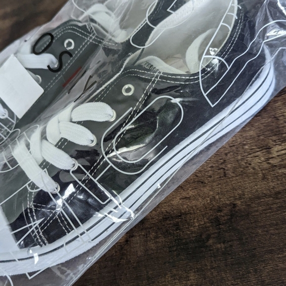 Shoes - Picture 9 of 10